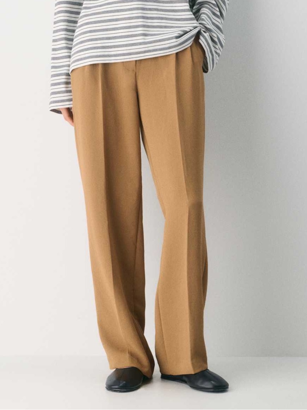 Aritzia The Effortless Pants in Camel